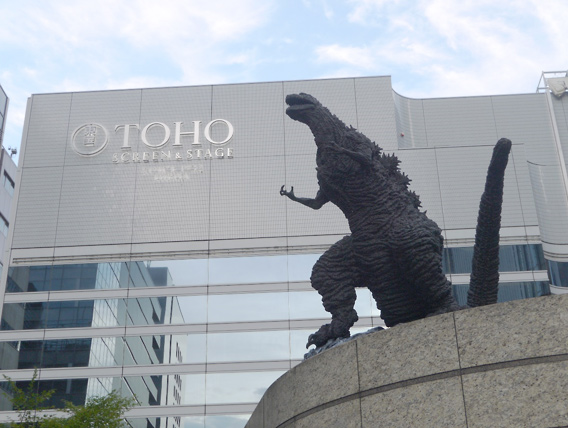 東宝本社前 ゴジラ像
